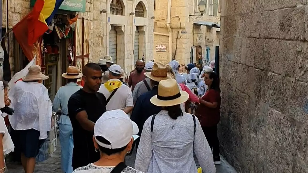 Ce român este celebru în orașul în care s-a născut Iisus. Șlagărele românești sunt folosite de comercianții arabi pentru a vinde icoane și cruci pelerinilor