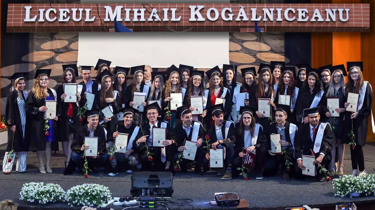 Generație de excepție. 18 absolvenți ai unui liceu din Vaslui, din aceeași clasă, au fost admiși la Medicină. «Simți că ai făcut ceva în viață»