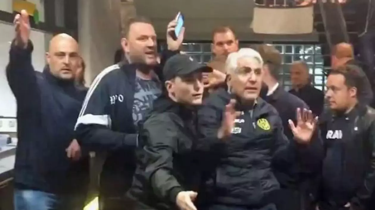 Patronul mexican echipei Roda Kerkrade a fost luat pe sus și dat afară din stadion de propriii ultrași!