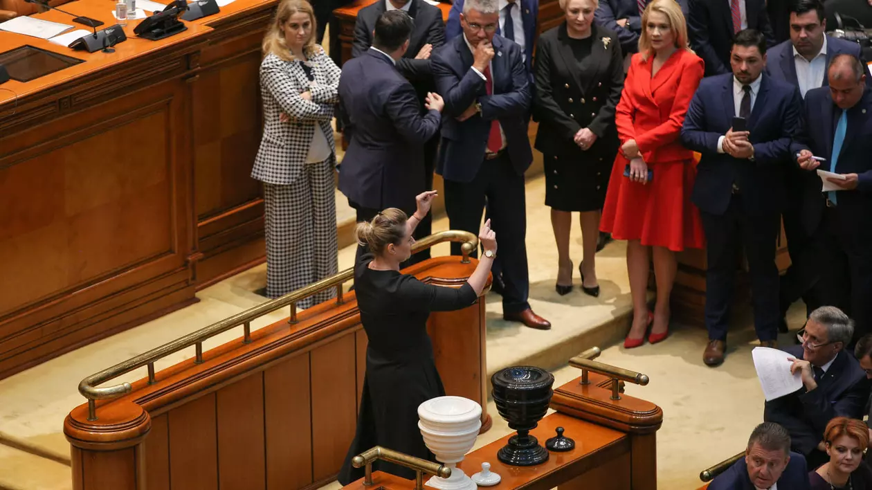 Cine sunt trădătorii din PSD. Trei deputați au votat moțiunea, în huiduielile social-democraţilor