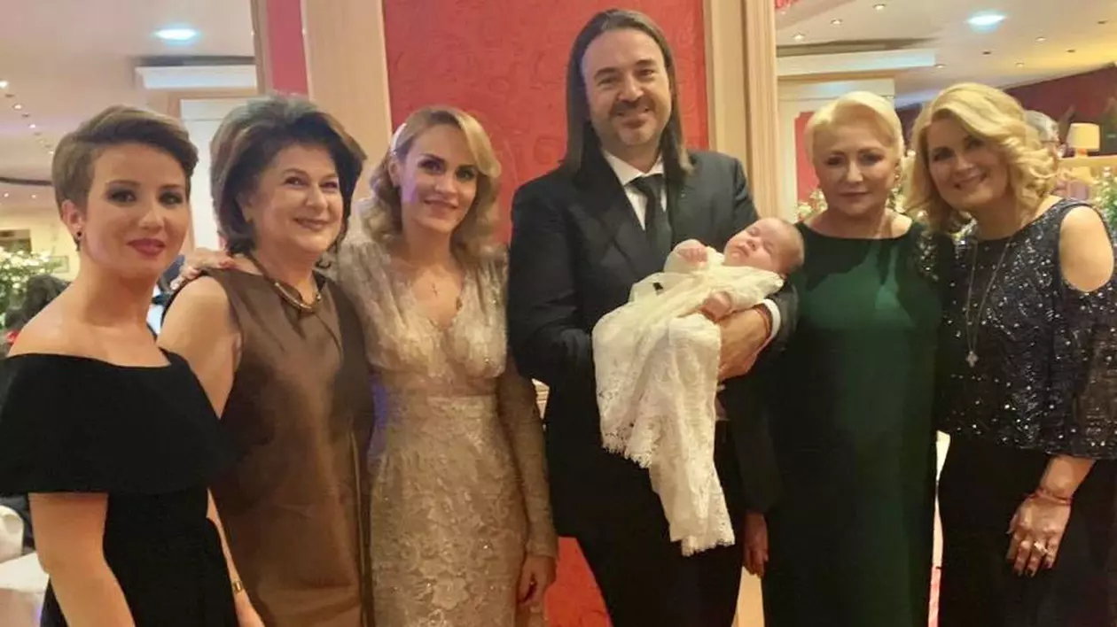 Invitați de seamă la botezul fetiței Alessandrei Stoicescu. Cum s-au îmbrăcat nașa Gabi Firea și Viorica Dăncilă. Ținutele care au atras atenția tuturor