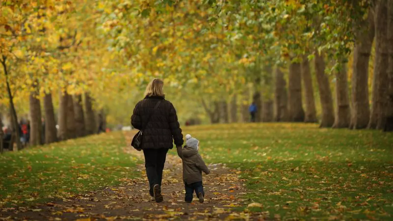 Prognoza meteo, 14 noiembrie 2019 | Temperaturile mai scad, dar vremea rămâne tot caldă pentru această perioadă. Unde va ploua