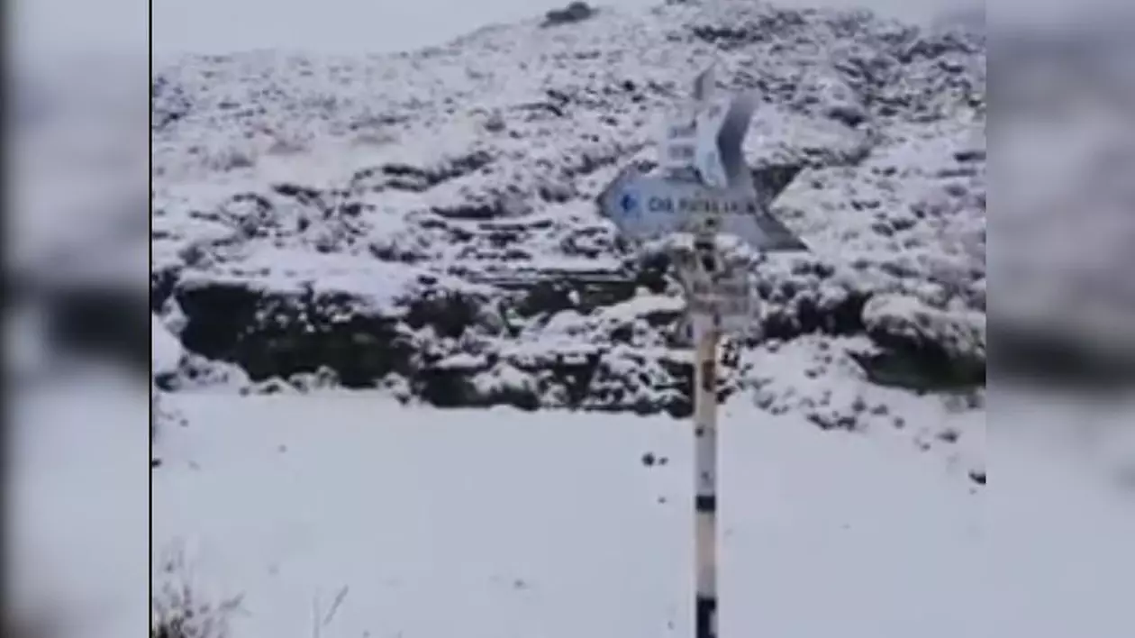 Traseele montane din Munții Bucegi se închid de la 1 noiembrie. Ninsori și ceață pe munte