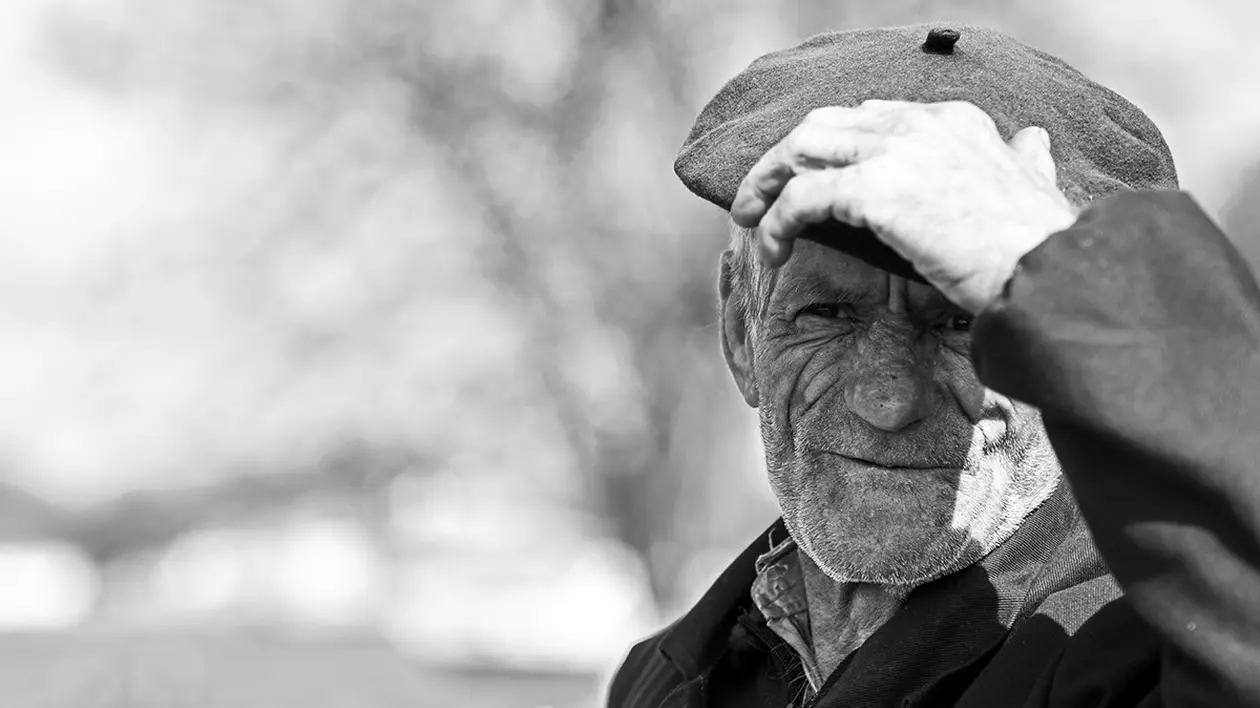Cât de mult se trăiește la tine în județ? Diferența speranței de viață dintre Vâlcea și Satu Mare este de șapte ani, în extrema României se trăiește cât în Bangladesh!
