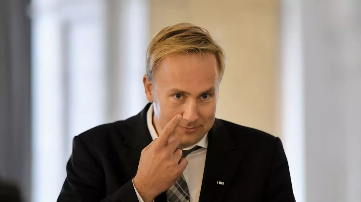 Cine este Victor Costache, ministrul Sănătăţii. A operat în străinătate şi a fost consilierul lui Ludovic Orban
