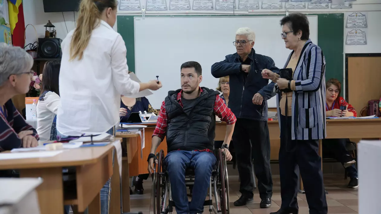 Imagini emoționante: fostul rugbist George Baltă, în scaun cu rotile de 13 ani, la vot de la prima oră