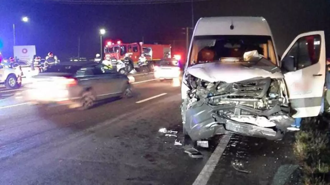 Accident pe DN1 în Florești. Cinci persoane rănite după ce un microbuz cu persoane s-a ciocnit cu o mașină