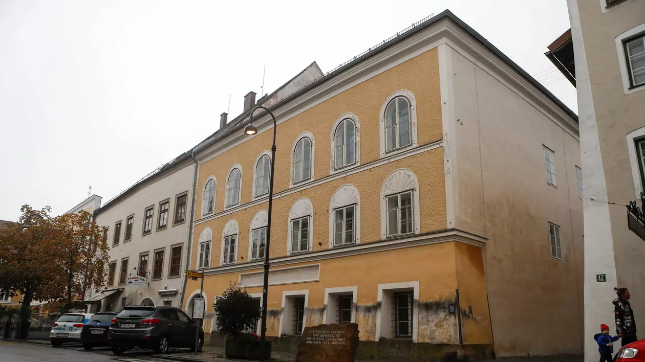 Casa în care s-a născut Adolf Hitler, transformată în secție de poliție