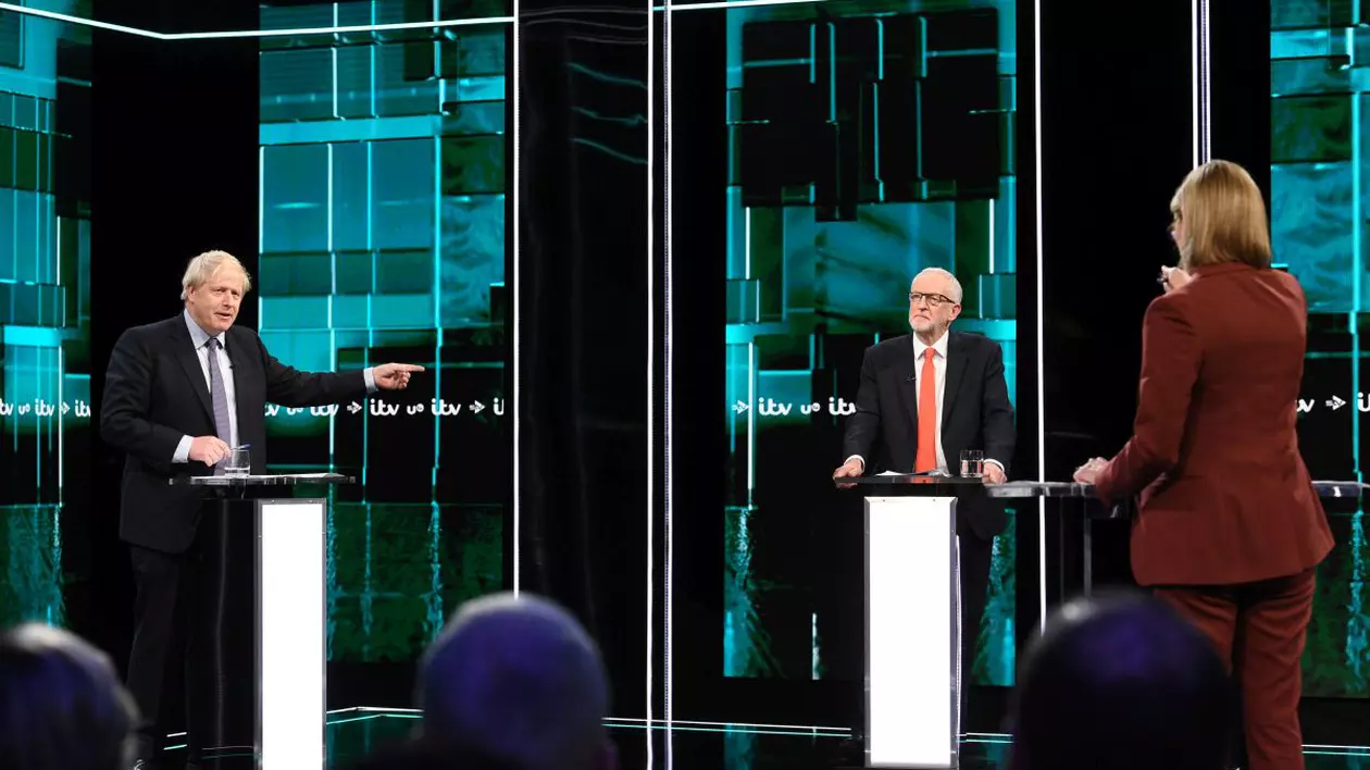 Boris Johnson și Jeremy Corbyn, într-o dezbatere televizată FOTO: EPA