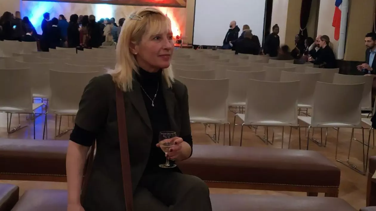 Viața amânată din România, ceremonia amânată de la Paris