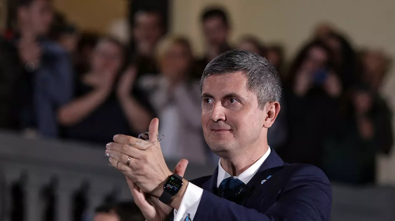 Dan Barna, liderul USR și candidat în primul tur, l-a felicitat pe Klaus Iohannis pentru victoria obținută în al doilea tur al alegerilor prezidențiale în fața Vioricăi Dăncilă.