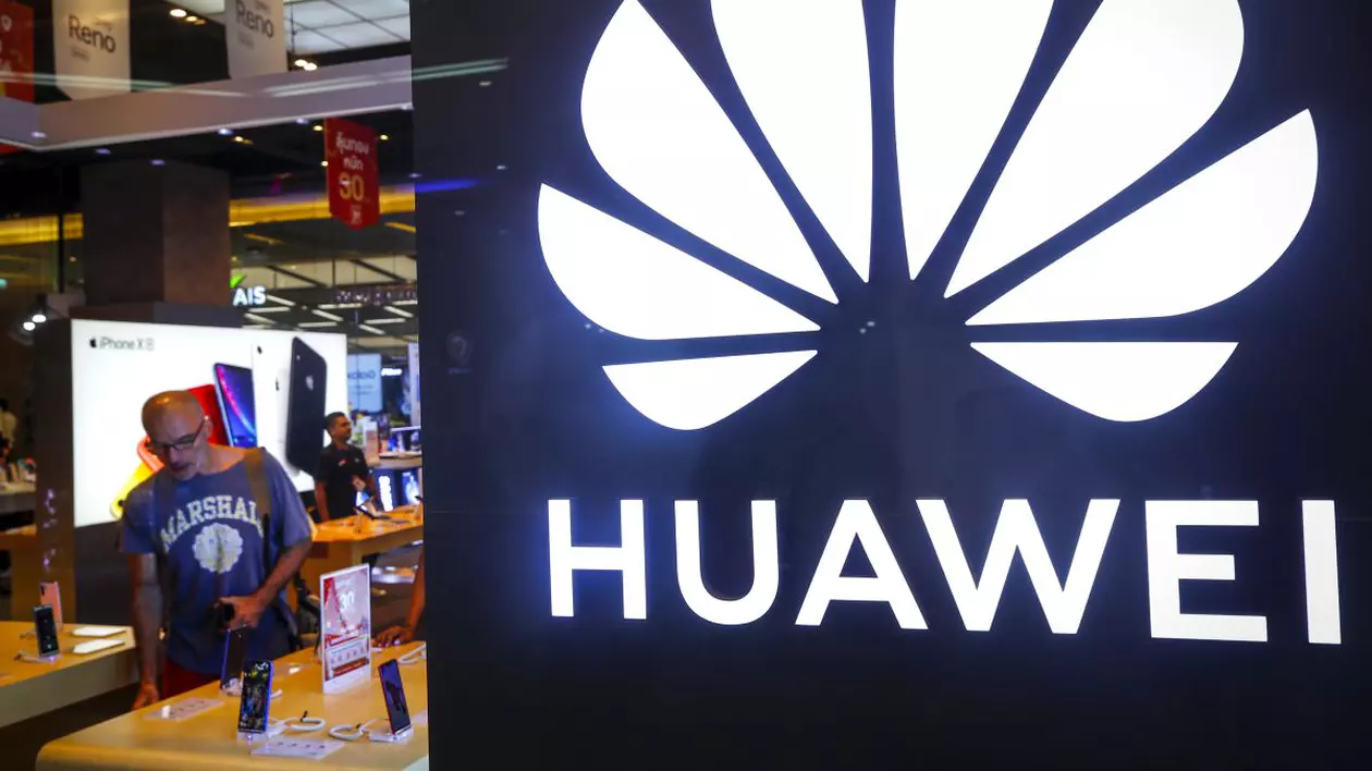 Popa, ANCOM: Licitația pentru 5G va avea loc după ce Guvernul stabilește prețul de pornire și este implementat Memorandumul cu SUA. Sigla Huawei cu alb pe fond negru