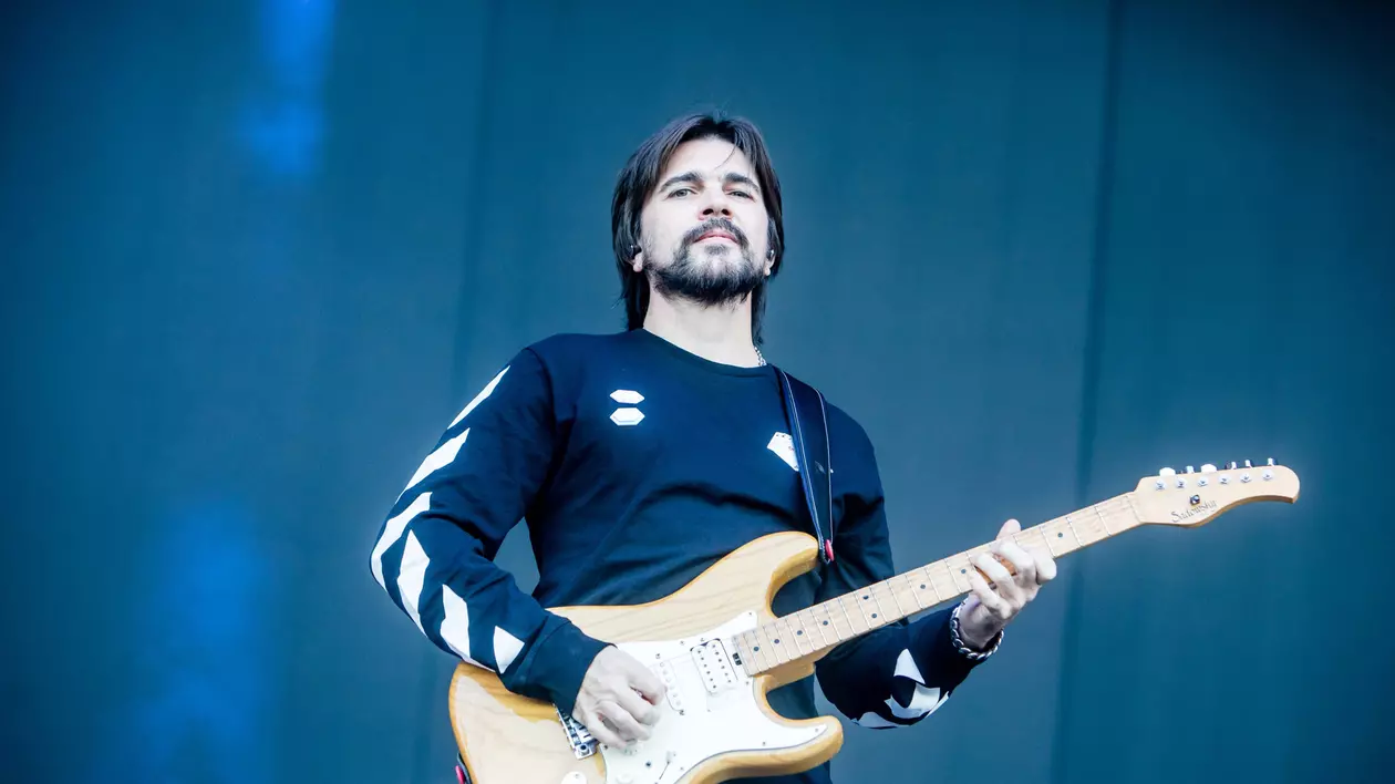 Reacția mamei cântărețului columbian Juanes când a auzit o melodie de-a fiului ei în avion