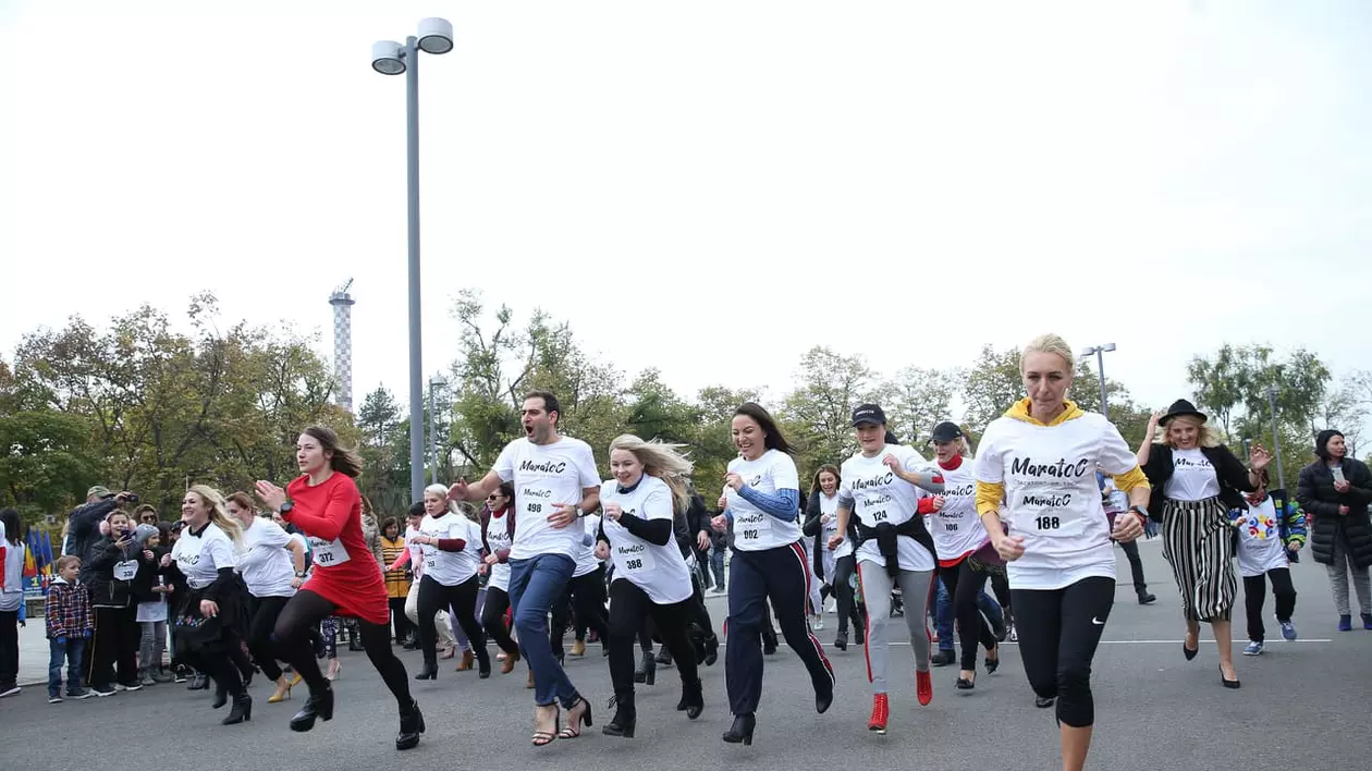 Maraton pe tocuri, în București! La "Maratoc", un eveniment caritabil organizat de actrița Monica Davidescu, au putut participa și bărbați