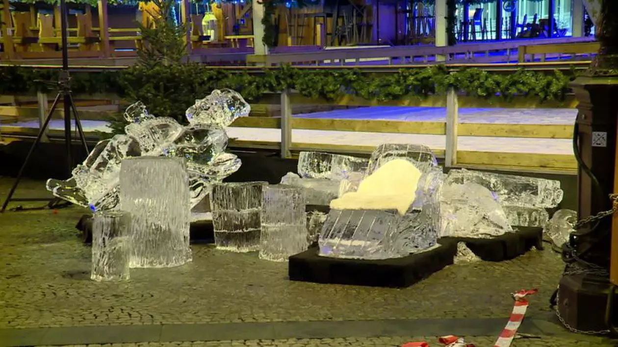 Un copil de 2 ani a fost ucis de o sculptură în gheață căzută peste el, la Târgul de Crăciun de Luxembrug