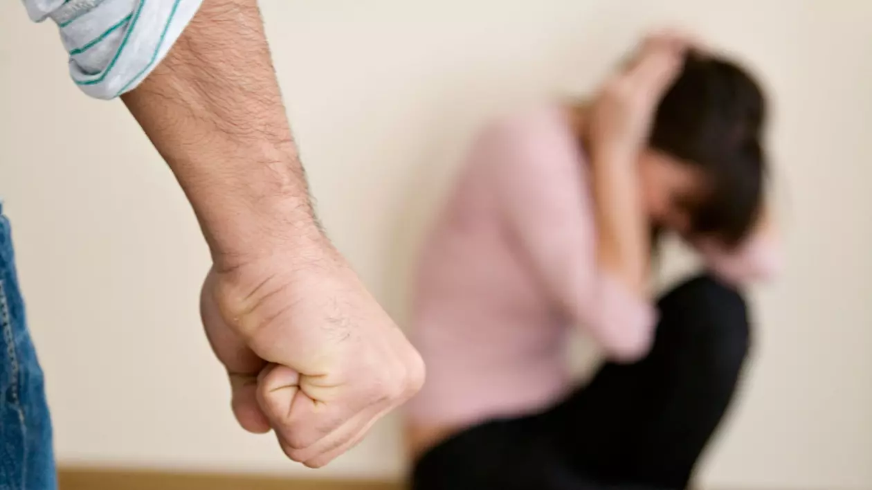 Șef din SPP condamnat la un și două luni de închisoare, după ce și-a agresat soția, încălcând de șapte ori ordinul de restricție