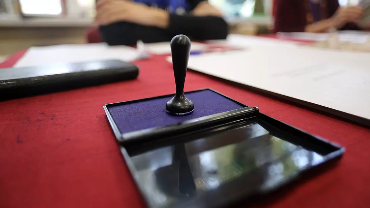 Libertatea a vorbit cu 3 români care nu votează în turul 2 al alegerilor prezidențiale: “Nu merg la vot, pentru că m-am săturat de 30 de ani de minciuni”