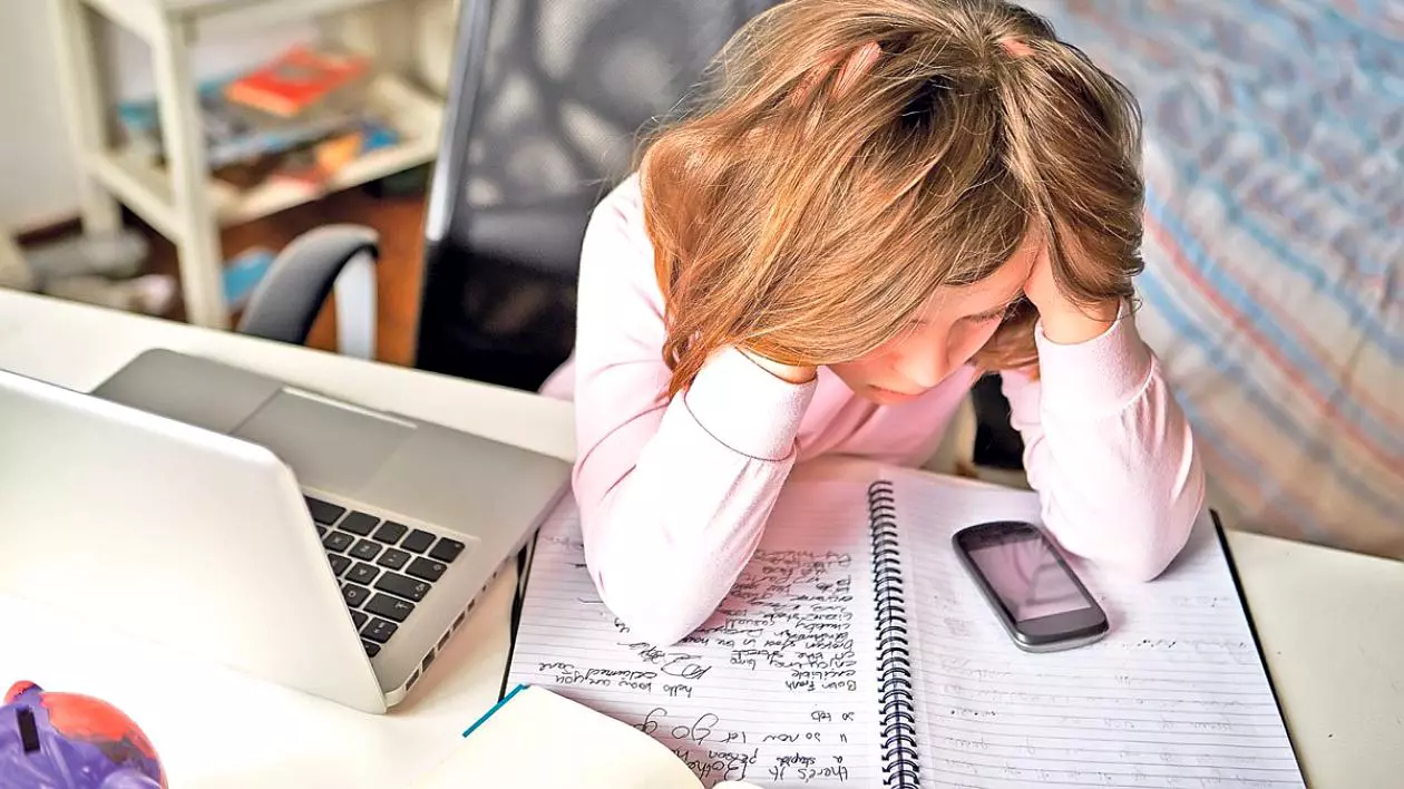 Aleşii vor mai mulţi psihologi în şcoli. Statistică: 150.000 de copii din România suferă de depresie