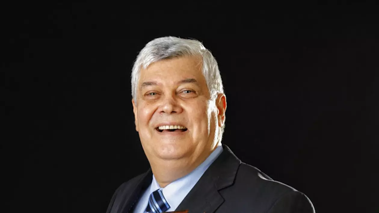 Vedetă a muzicii anilor ’70, George Enache cântă încă pentru publicul său, în spectacole de revistă