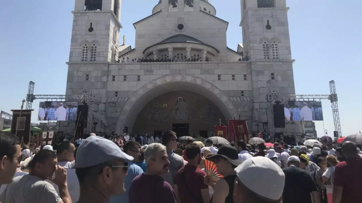Mii de ortodocși au protestat în Muntenegru împotriva unei legi a naționalizării: ”Dacă se atacă biserica, se atacă totul”