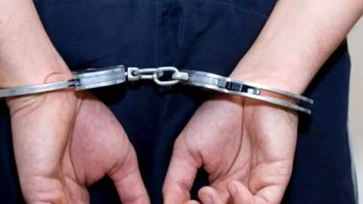 Ce pedepse au primit un polițist și un fost jandarm din Craiova pentru trafic de cocaină. Cu cât vindeau un gram