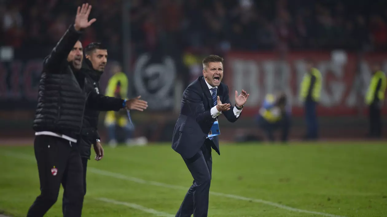 Dinamo poate urca pe loc de play-off