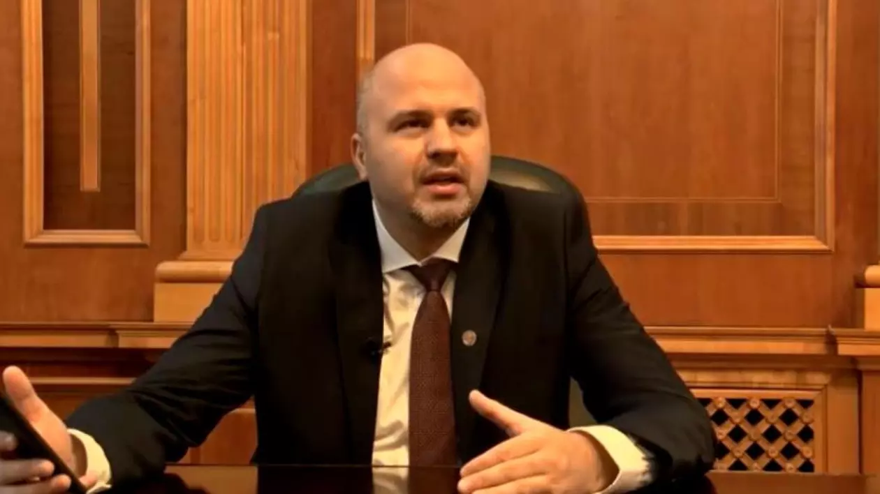 Deputatul USR, Emanuel Ungureanu: Vârstnicii trebuie să primească gratuit măști de protecție