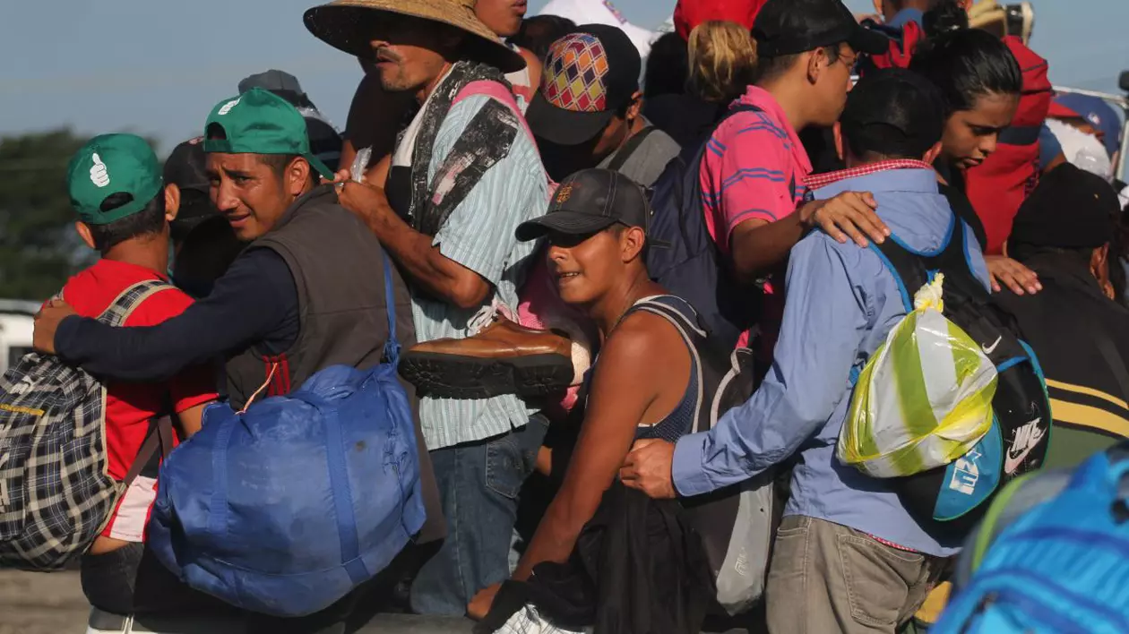 Migranți din Honduras, în drum spre SUA FOTO: EPA