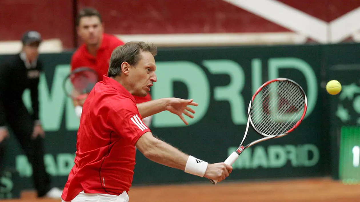 Un fost jucător de tenis, condamnat la închisoare pentru viol. A fost partenerul de dublu al lui Roger Federer