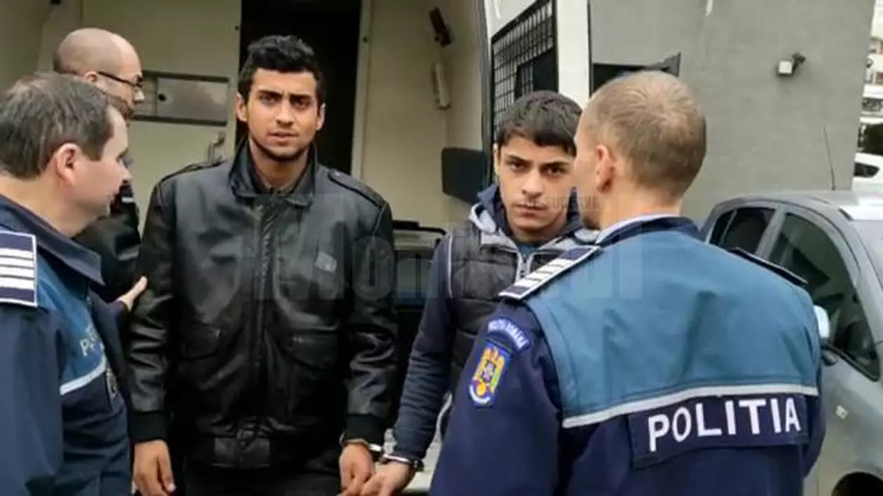 Zeci de oameni s-au revoltat într-un sat sucevean, după ce doi frați au violat și torturat o bătrână