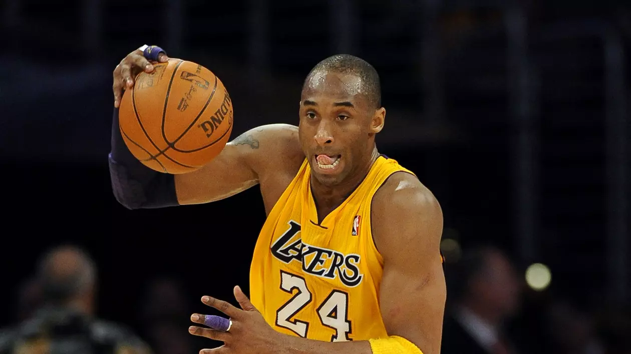 Elicopterul lui Kobe Bryant nu avea voie să zboare pe ceață. Kobe Bryant în tricoul echipei de baschet Los Angeles Lakers