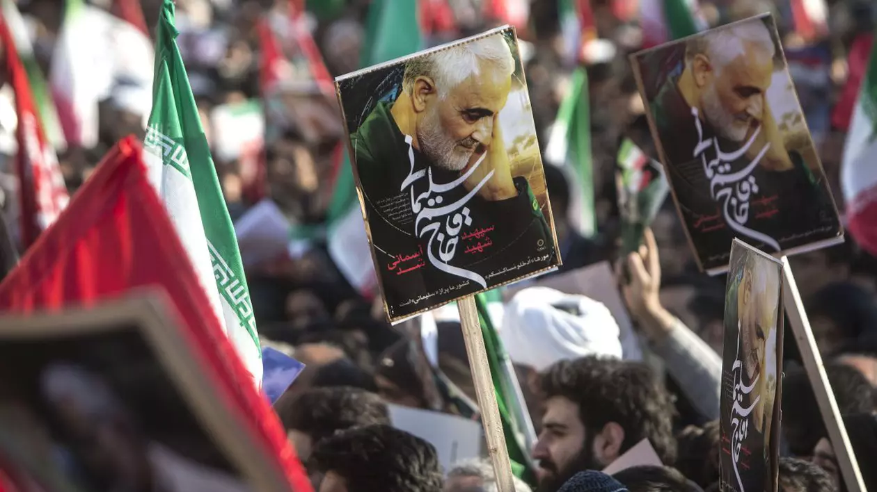 Un artist iranian din SUA, despre cum să fii și împotriva „despotismului lui Trump și intimidărilor Americii”, și împotriva guvernului de la Teheran