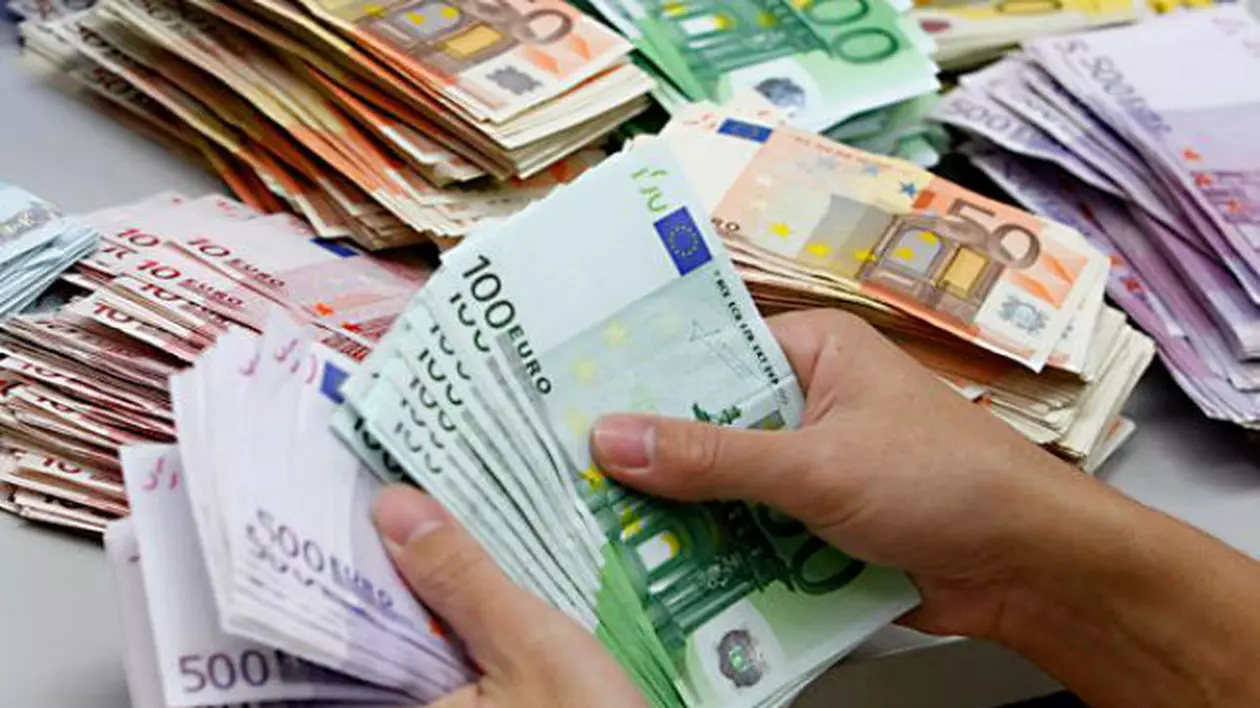 Curs valutar 17 ianuarie. Leul s-a apreciat în raport cu euro iar dolarul a prins puteri