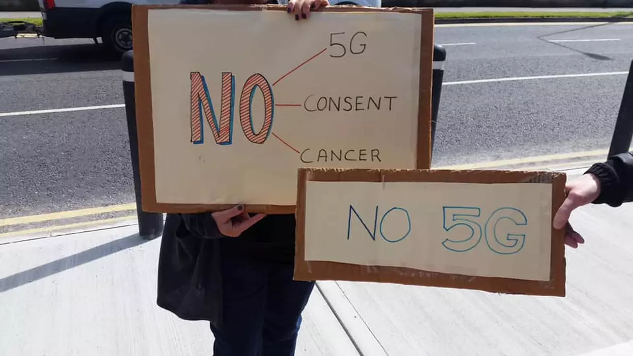 Miting Stop 5G la Piața Universității, simultan cu acțiuni în lume. De ce vor protestatarii interzicerea tehnologiei internetului wireless de mare viteză