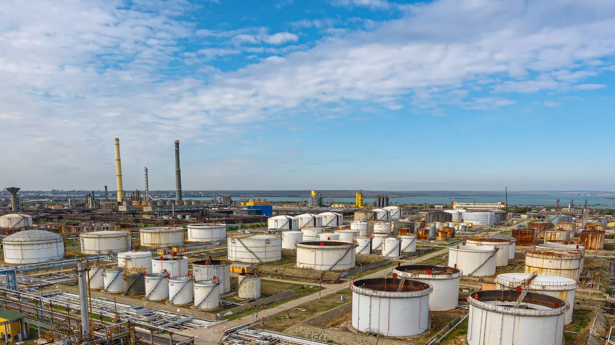 Relațiile dintre România și Iran, de-a lungul timpului: noi le-am electrificat o parte din țară, ei ne-au scufundat o navă. Rafinăria Petromidia a fost construită pentru a procesa țiței iranian