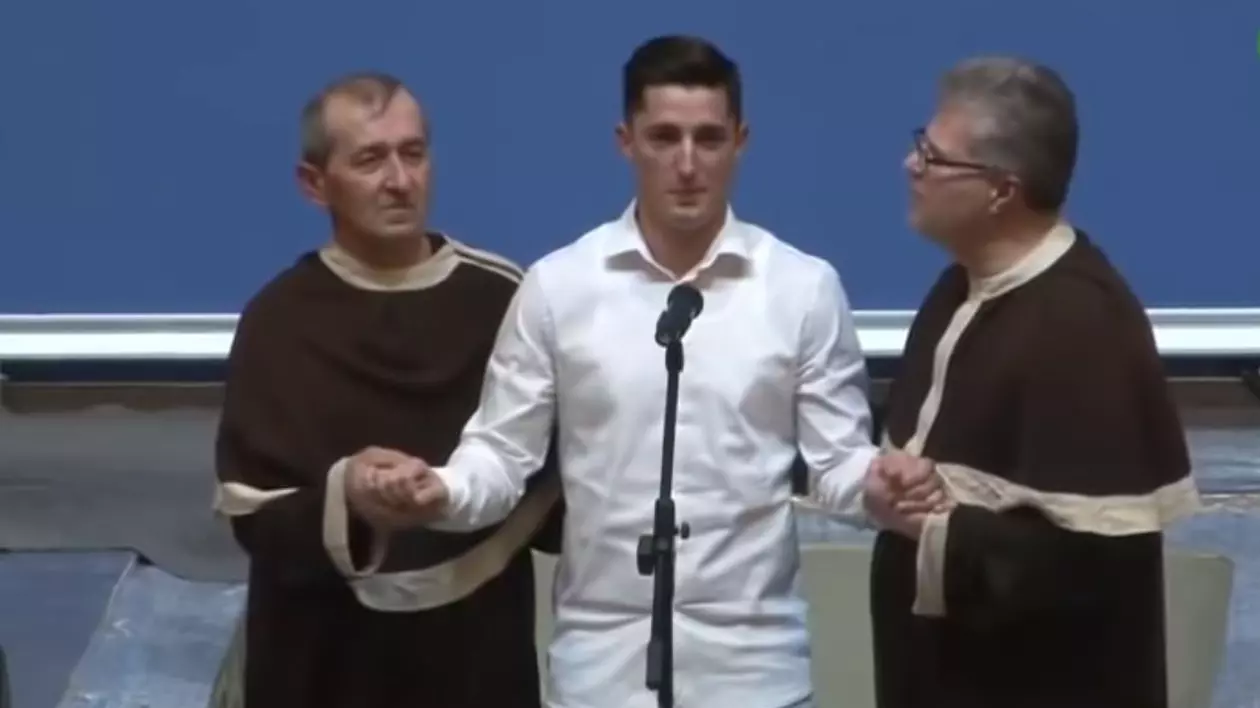 Steliano s-a botezat! Filip e penticostal și a făcut pasul înainte de a pleca în cantonament