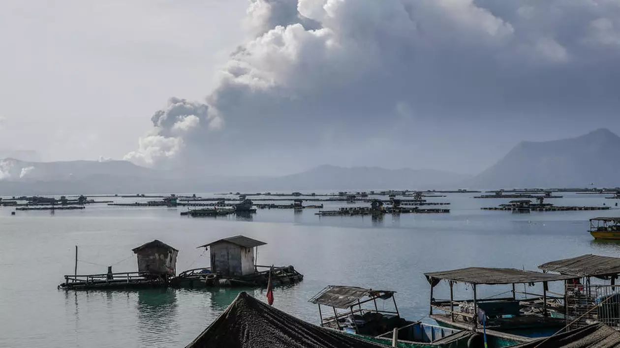 Vulcanul Taal din Filipine a început să erupă