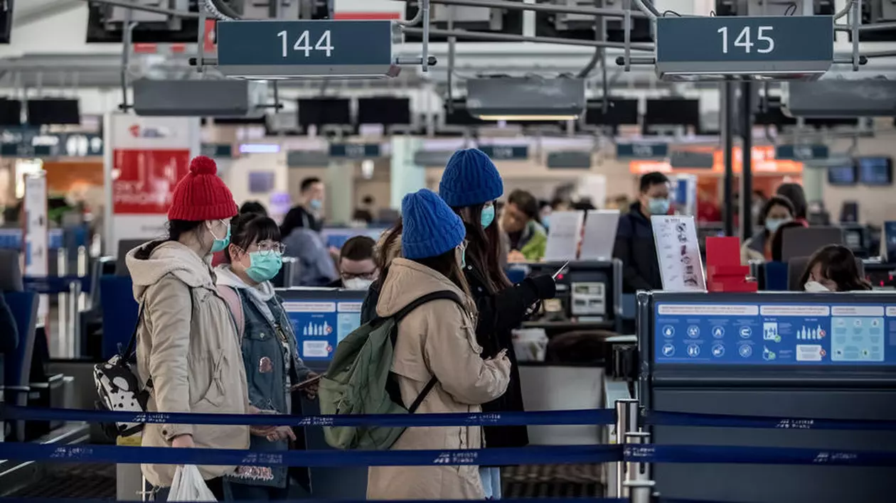 Coronavirus | Sute de britanici rămân blocați pe aeroportul din Wuhan. Autoritățile chineze nu dau undă verde zborului de evacuare
