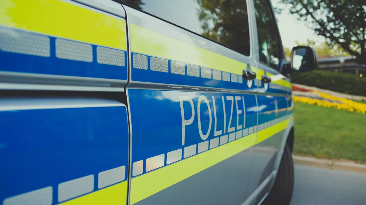 Român prins la volan în Austria cu o alcoolemie de 5,24 la mie. A tamponat o altă mașină și le-a cerut polițiștilor o țigară