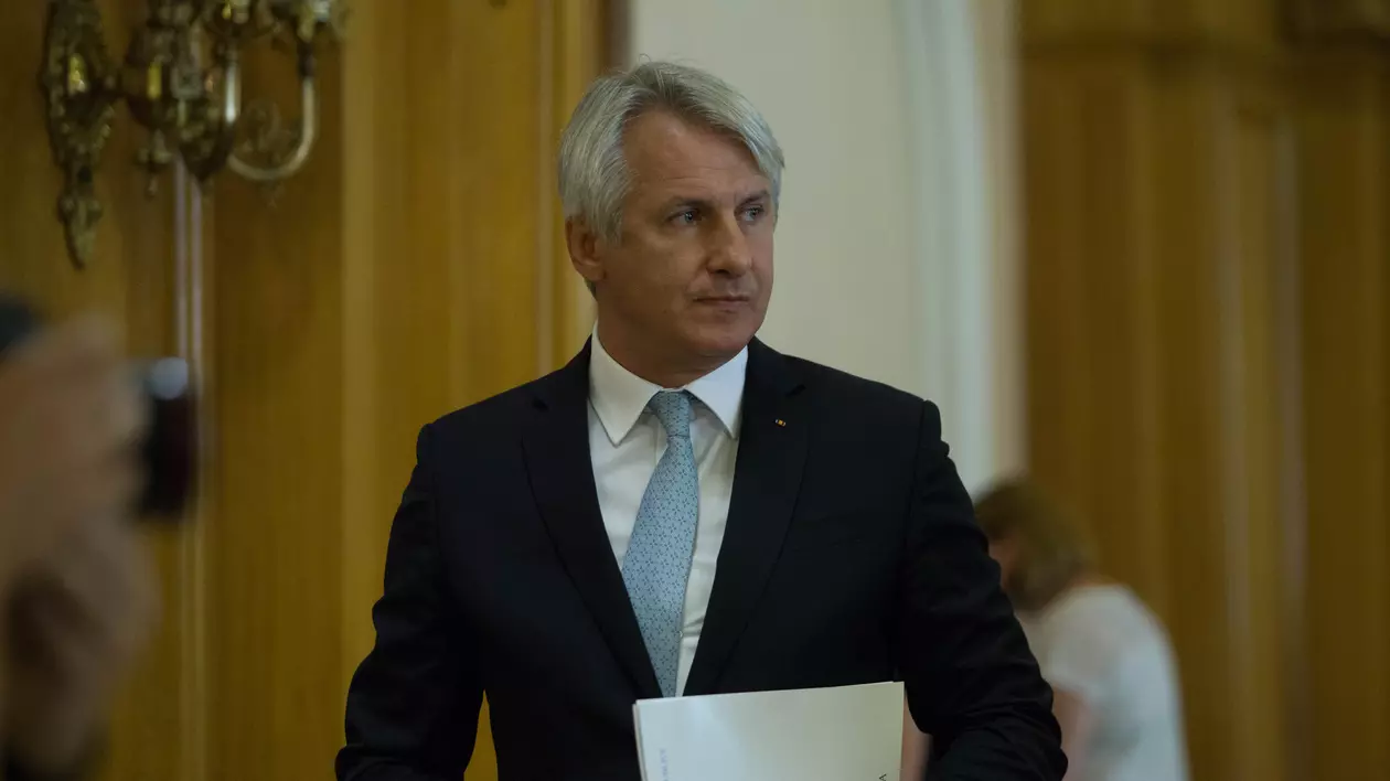Eugen Teodorovici se gândeşte să dea în judecată PSD pentru că a fost lăsat fără funcţii