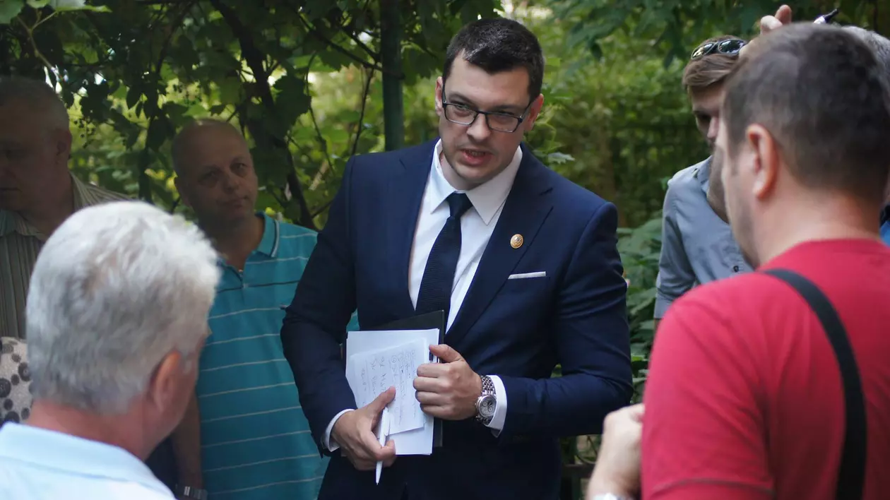 Deputatul PNL Ovidiu Raetchi, ameninţat cu moartea, pentru a nu vota legea vaccinării: "Trebuie să vă punem cuţitul la gât!"