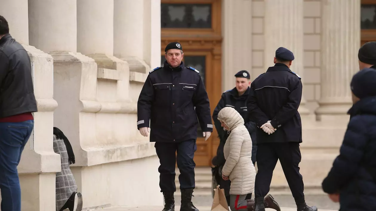 Măsuri de precauție luate de biserici. Cum a decurs slujba de duminică la Mitropolie