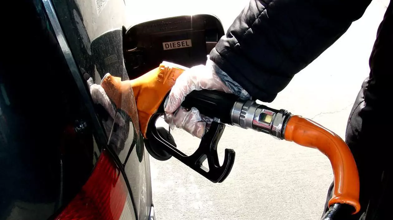 Petrolul galopează spre 100 de dolari pe baril. Spectrul unor noi scumpiri la carburanți planează asupra României