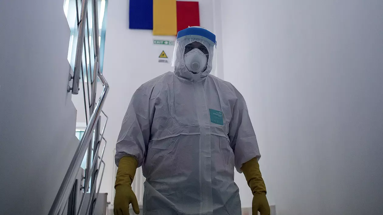 Nou record de cazuri COVID în România: 799 de persoane infectate au fost confirmate în ultimele 24 de ore. Crește iar numărul pacienților de la Terapie Intensivă