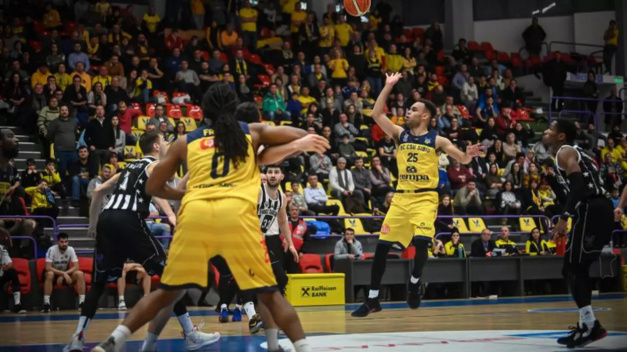 Meciul de baschet SCM Timișoara - CSU Sibiu se dispută cu spectatori. Derby-ul Steaua - Dinamo, de luni, se joacă în Sala Regimentului de Gardă Mihai Viteazu