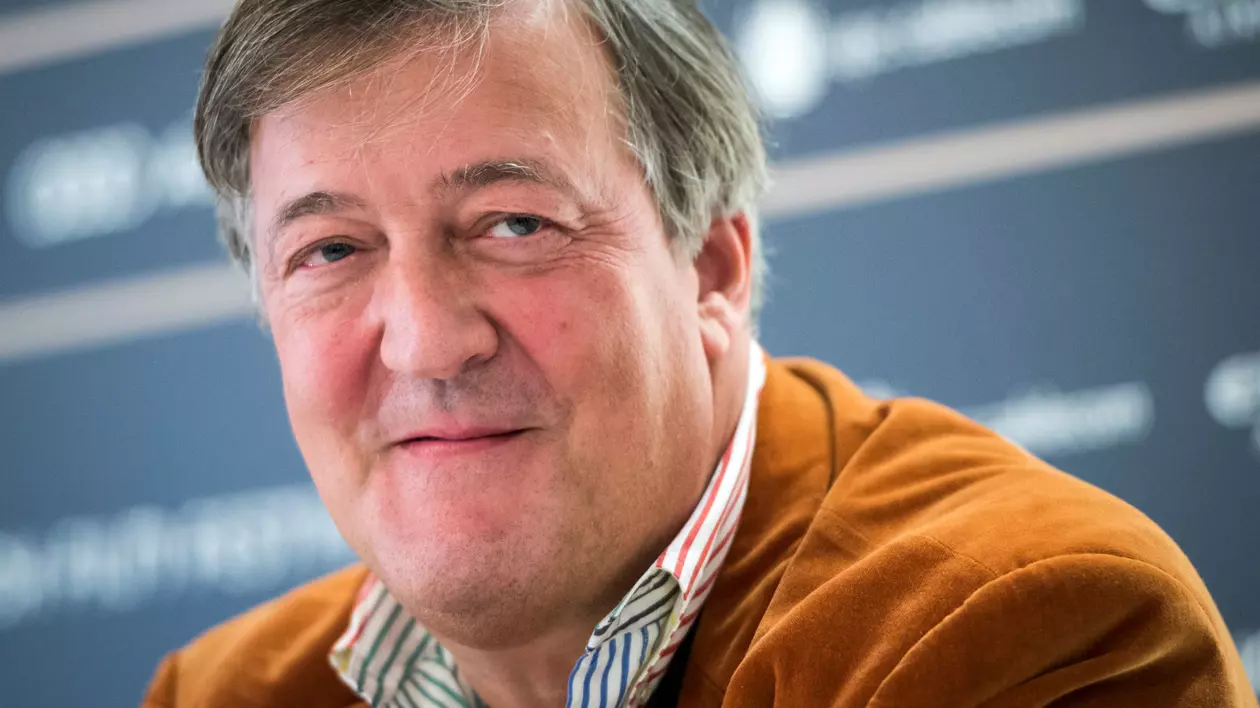 Secretul actorului Stephen Fry pentru a face față izolării