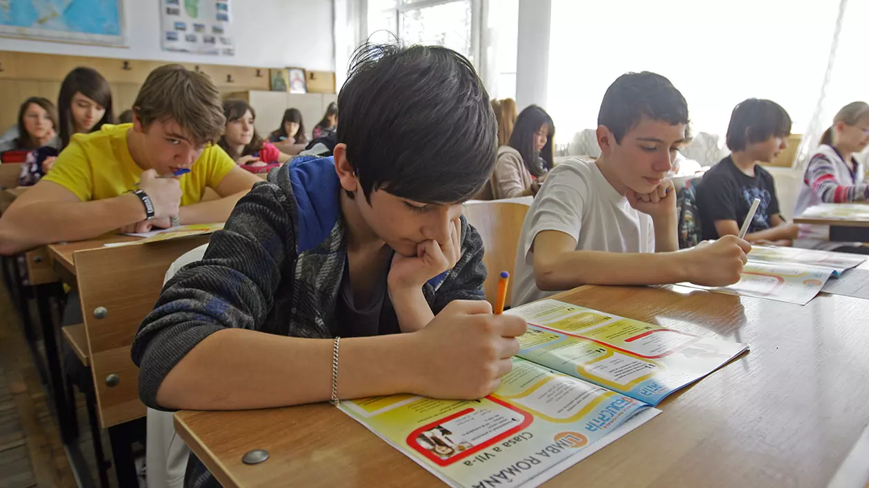 Achiziția de măști pentru elevi și profesori a fost anulată de Ministerul Educației: ”Ne străduim să ajungă până pe 2 iunie”