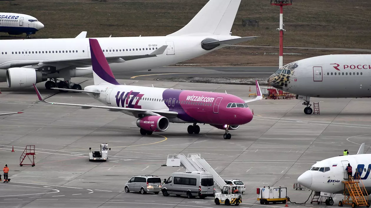 Avion Wizz Air, decolat din România spre Dubai, a aterizat forțat la Ankara, după ce pasagerii au fost amenințați cu moartea de doi pakistanezi