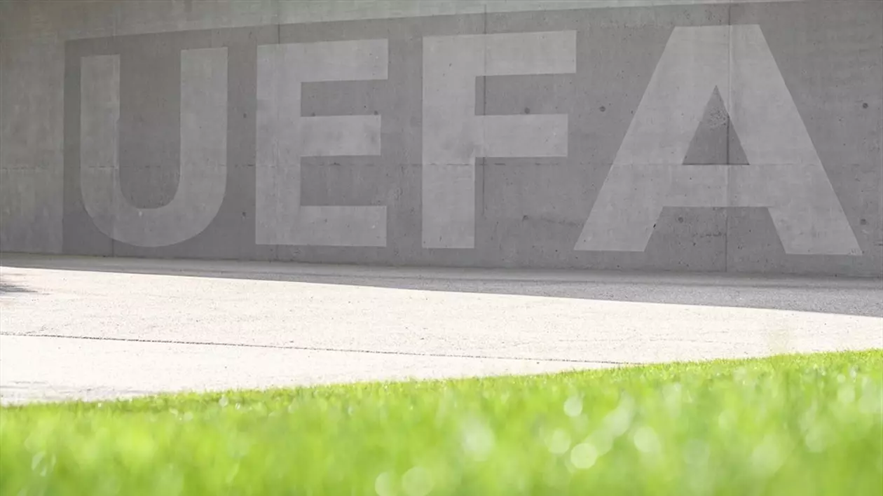 FRF va primi 4.300.000 de euro, ajutor de la UEFA pentru a trece peste dificultățile cauzate de Covid-19. 56 de cluburi din Liga 2 și Liga 3 vor ”înghețarea” sezonului