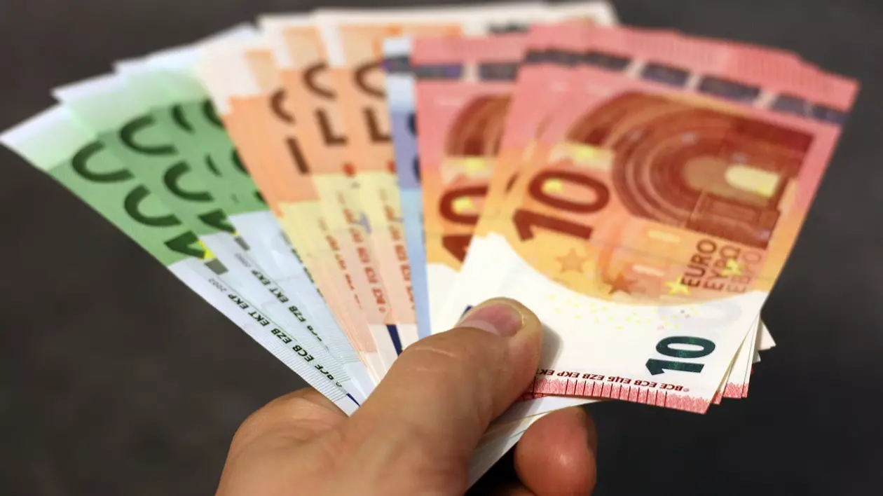 Bancnotele euro nu propagă coronavirusul. Care este secretul, explicat de un oficial al Băncii Central Europene